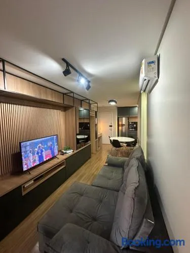 Apartamento moderno no centro Garagem Wi-Fi rápido Ar-condicionado Alto padrão - Image 1