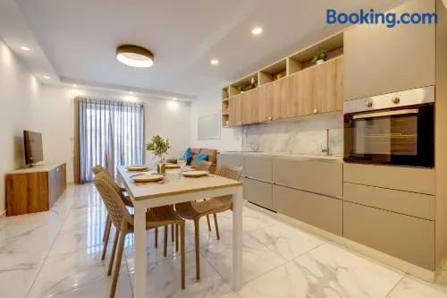 Stylish 2BR Getaway Steps from the Promenade by Buena Vista - Image 1