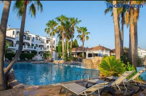 Oasis Cala’n Porter con piscinas y junto la playa. - Image 1