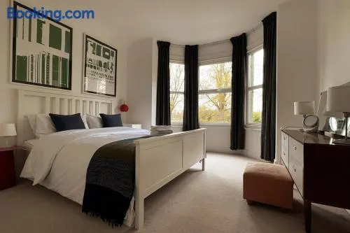 Elegant Reading Haven: 2BD Period Charm & Garden - Image 1