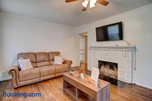 Classic 2 bed 1 bath home in the cradle of beautiful Valdosta - Image 1