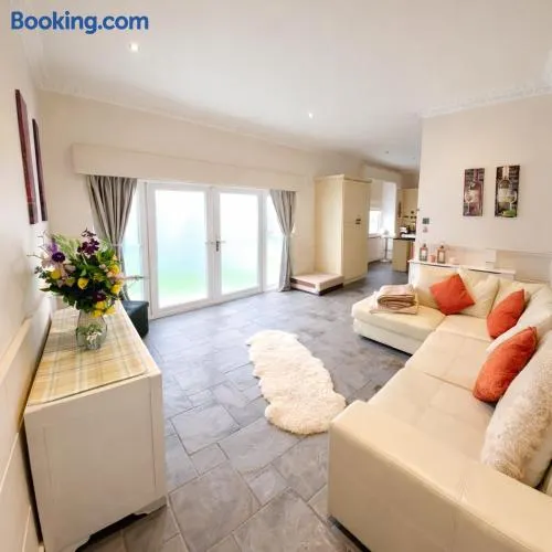 The Belford Suite - Couples Retreat - Image 1