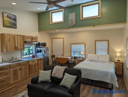 Little Fawn Lookout- Peaceful & Convenient Retreat - Image 1