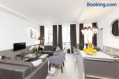 LivinParis - Luxury 3 Bedrooms Grands-Boulevards I - Image 1