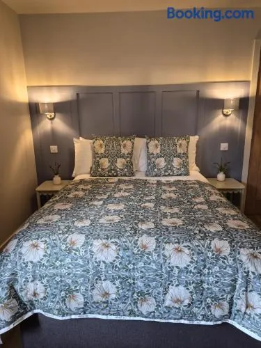 Clarke Cottage Guest House - Image 1