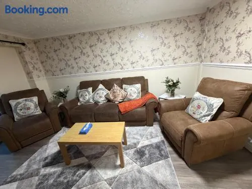 Cozy 3 bedroom house - Kidderminster - Image 1