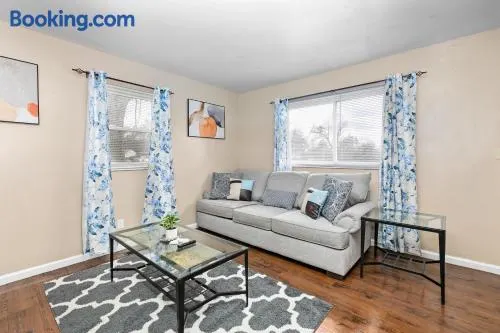 Cozy 2 bedroom apartment - Image 1