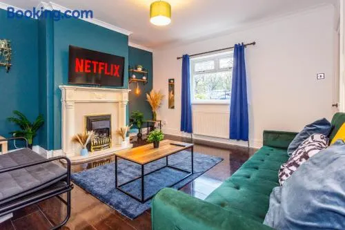 Two Bed Entire House Newcastle Gateshead - Free Parking - Image 1