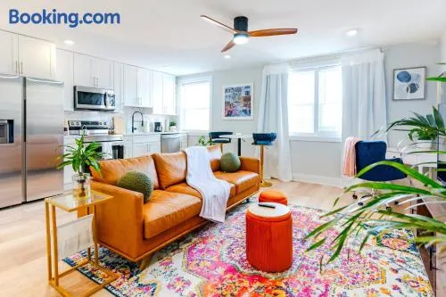 Elegant Urban Escape - 2 Bedrooms, 1 king Bed and 1 Queen Bed, Gated Private Entrance and Parking - Image 1