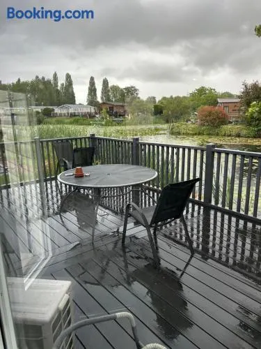 Luxury Lakeside Lodge - Image 1