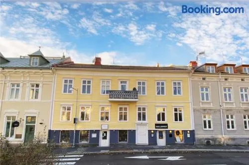 Sekelskiftescharm i Hjärtat av Strömstad, 4 bäddar - Historic Charm, for 4 Guests - Image 1