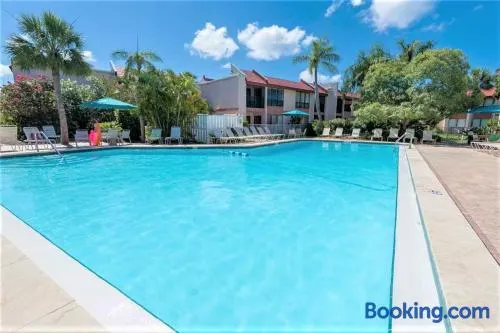 Resort Style Condo by the Beach with Heated Pool at Runaway Bay - Image 1