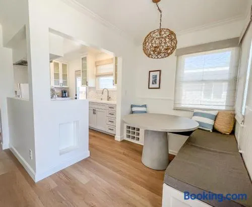 El Nido Beachlife Cottage in South Bay Los Angeles - Image 1