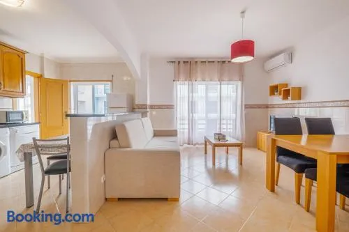 Apartamento espaçoso com 2 quartos a 1 minuto da praia Altura Algarve - de sábado a sábado - Image 1