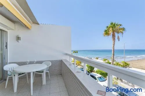 Appartement de vacances avec terrasse et internet haut débit | Vue plage | À côté de la plage - Image 1