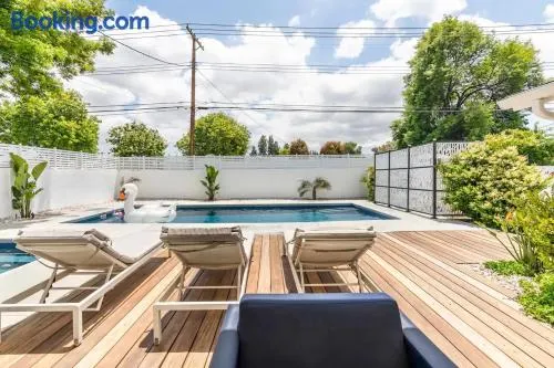 New luxury entertaining house with Pool Spa Sauna Tesla charger Pets - Image 1