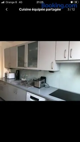 Chambre privée dans une grande maison - Image 1