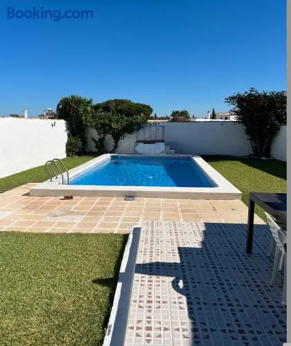 Fantástico chalet con piscina - Image 1