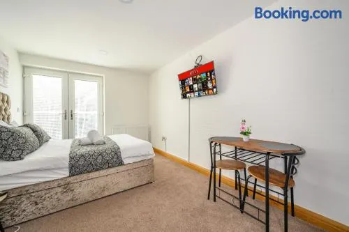 RA7C For your most relaxed & Cosy stay + Free Parking + Free Fast WiFi  - Image 1
