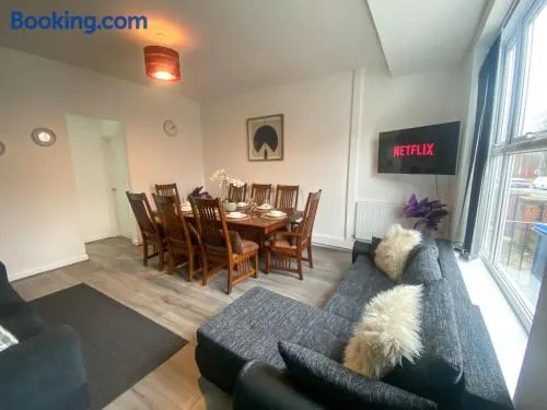 5 bedroom Luxury Townhouse near City Centre, sleep 16 - Image 1