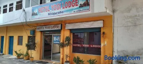 HOTEL YOGI LODGE - Image 1