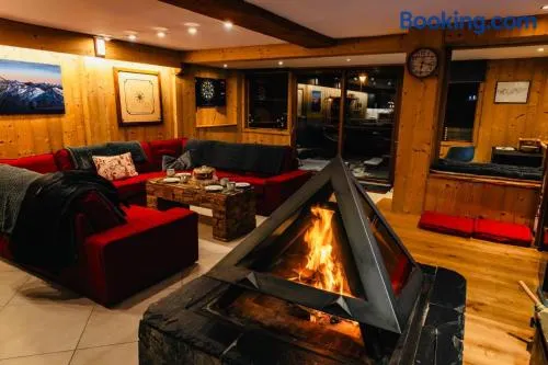 Chalet avec jacuzzi, sauna et internet haut débit | Vue montagne - Image 1