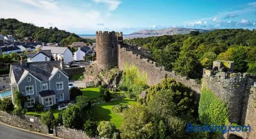 Bryn Guest House - Image 1