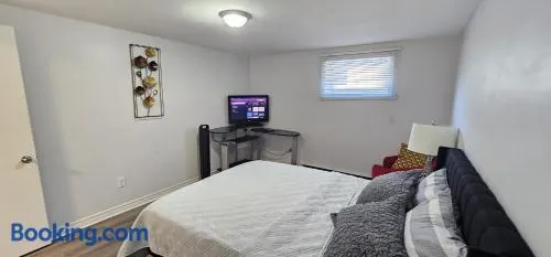 Deluxe Private Room in a Shared Apartment- Comfortable and Convenient - Image 1