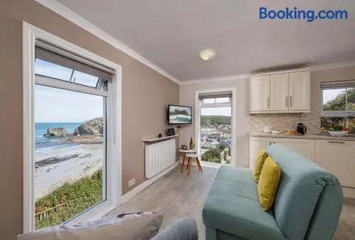 The Gatehouse Apartment - Image 1
