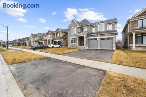 Large 5 bedroom house - Image 1
