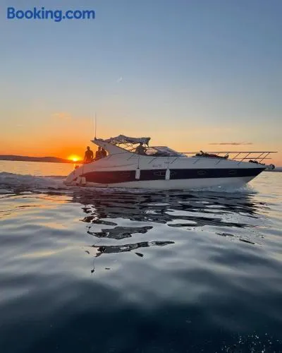 Expérience luxueuse sur un yacht - Image 1