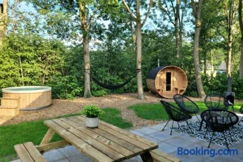 Retro Chic Wellness met hottub & sauna - Image 1
