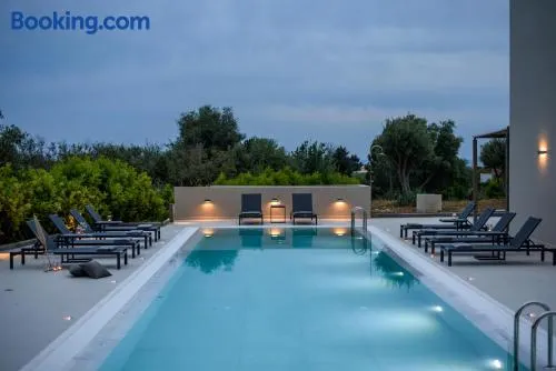 Alekos Beach Houses-Akrotiri Suites - Image 1