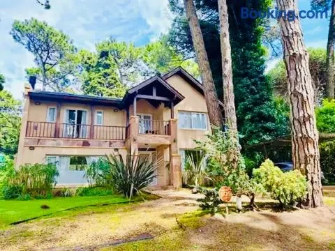 Casa con pileta en el Bosque de Cariló - Ideal Familias - Image 1