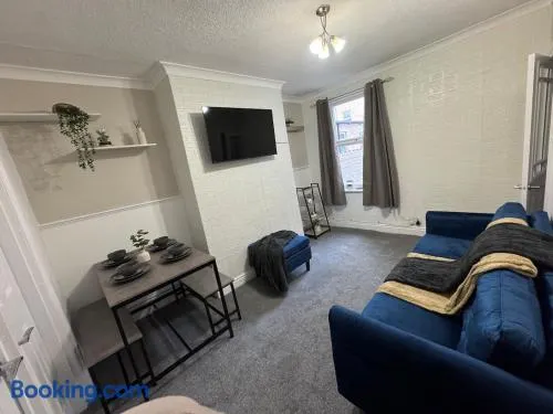 Comfortable Stay with Free Parking - Image 1