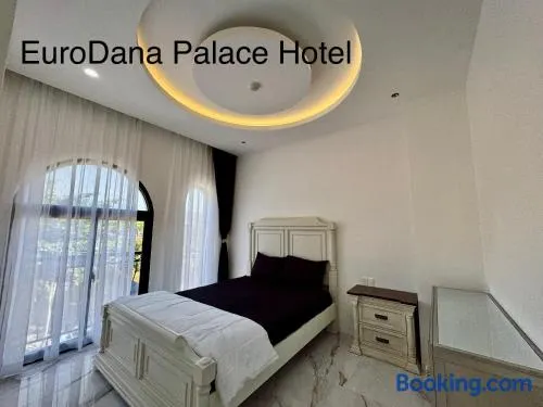 EuroDana Palace Hotel - Image 1