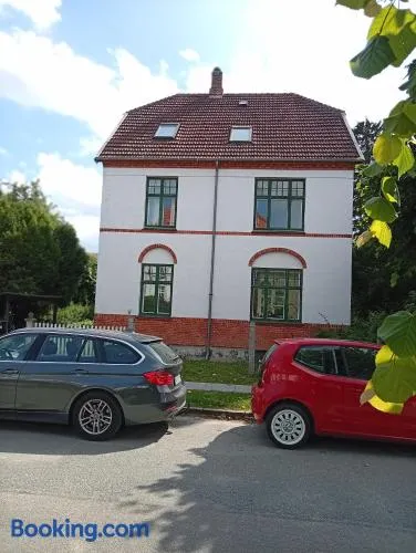 3 v taglejlighed i byggeforeningshus i roligt kvarter - Image 1