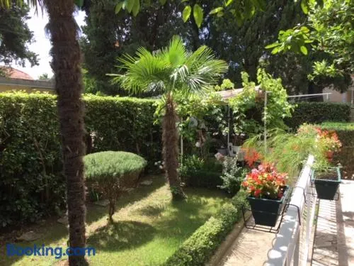 Garden Apartment - Image 1