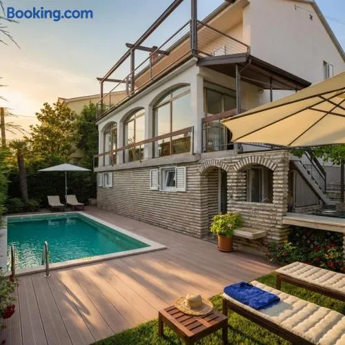 Premantura Holiday House With Sea View - Image 1