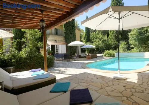 Le clos de la tour cassis piscine chauffée - Image 1