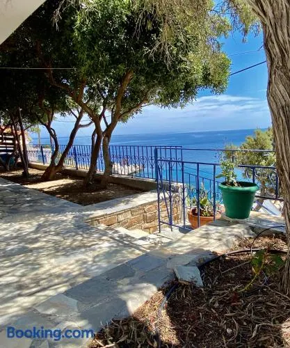 Πέτρινη αυλή, Αρμενιστης Ικαρια - Image 1