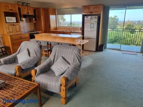 Classic home, private yard & verandah, sleeps 5 - Image 1