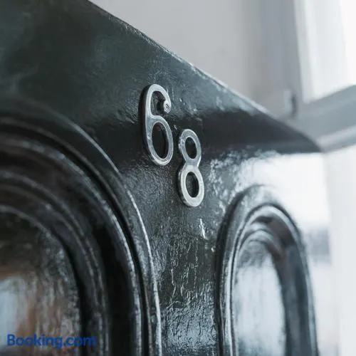 Apartment at 68 - Image 1