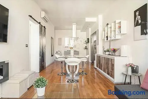 City Life Milan Apartment - Wi-Fi & Smart TV - Image 1
