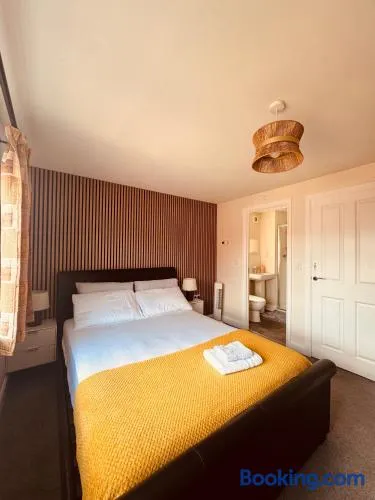 Bierton & Aylesbury Room - King Ensuite & free parking - 60 Coronet Road - Image 1