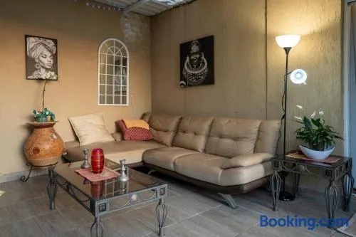 Sunny Sanctuary in the heart of Gallo manor - Image 1