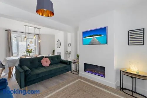 9 Riverside - Image 1