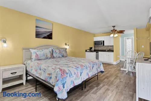 Surf City Blue Horizon Hideout Motel with Pool - Image 1