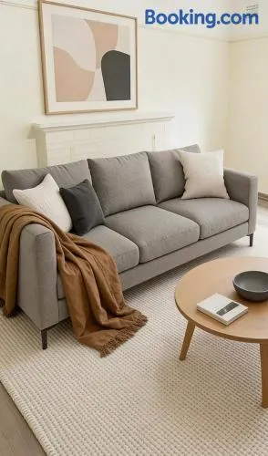 Quiet Guest Room in Burwood - Image 1