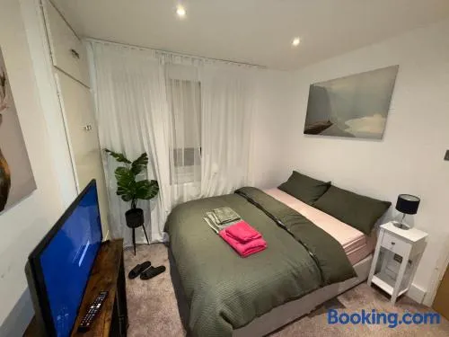 Cozy Double Room in North London with Great Transport Links - Image 1